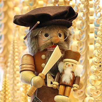 Nussknacker, Holzfiguren - Handarbeit aus dem Erzgebirge - Galerie Wagner in Kindsbach Nussknacker, Holzfiguren - Handarbeit aus dem Erzgebirge - Galerie Wagner in Kindsbach